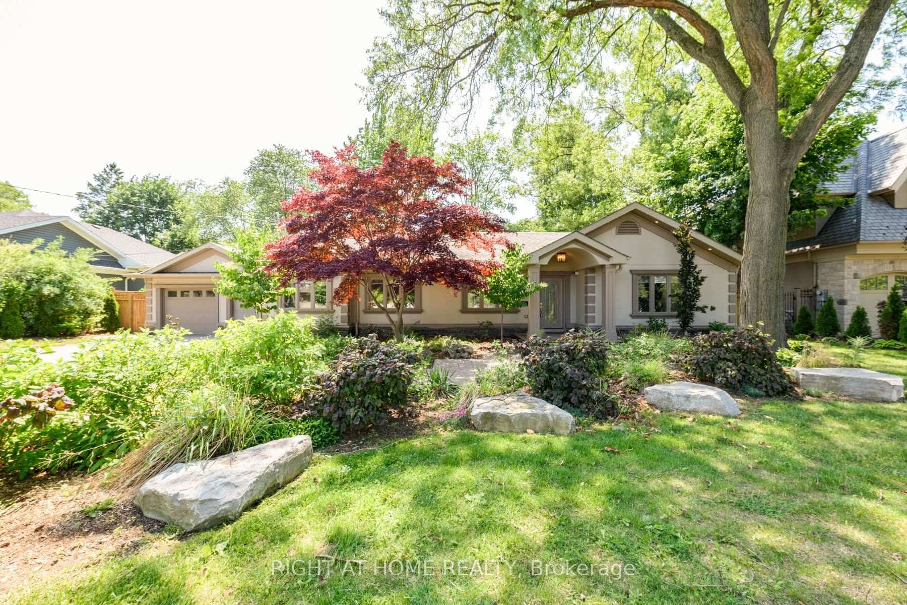 176 Maplewood Road, Mississauga, ON L5G 2M6