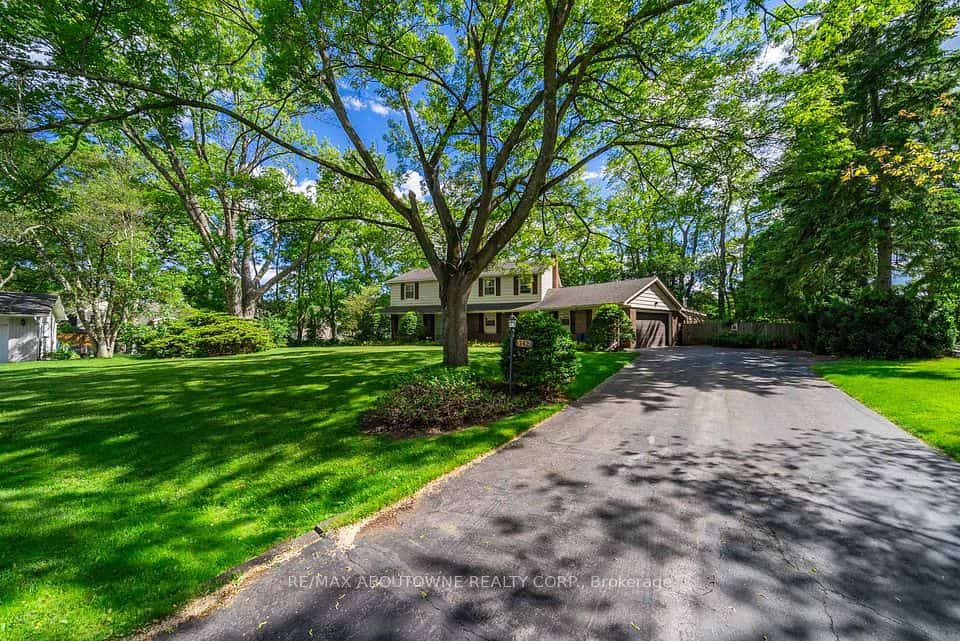 142 Abbey Court, Oakville, ON L6J 4L1