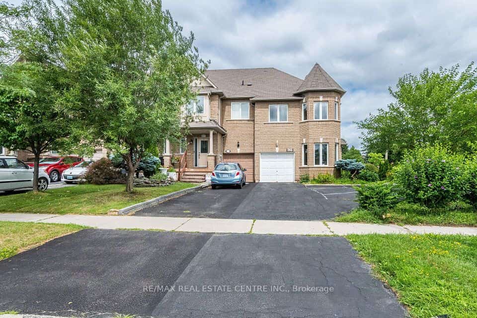 629 Lumberton Crescent, Mississauga, ON L4Z 3Z5