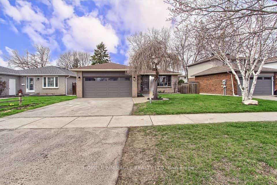 30 Northgate Drive, Bradford West Gwillimbury, ON L3Z 2H5