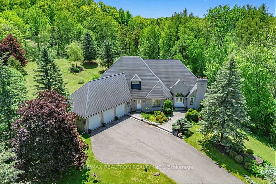 7 Gilbert Drive, Aurora, ON L4G 6W8