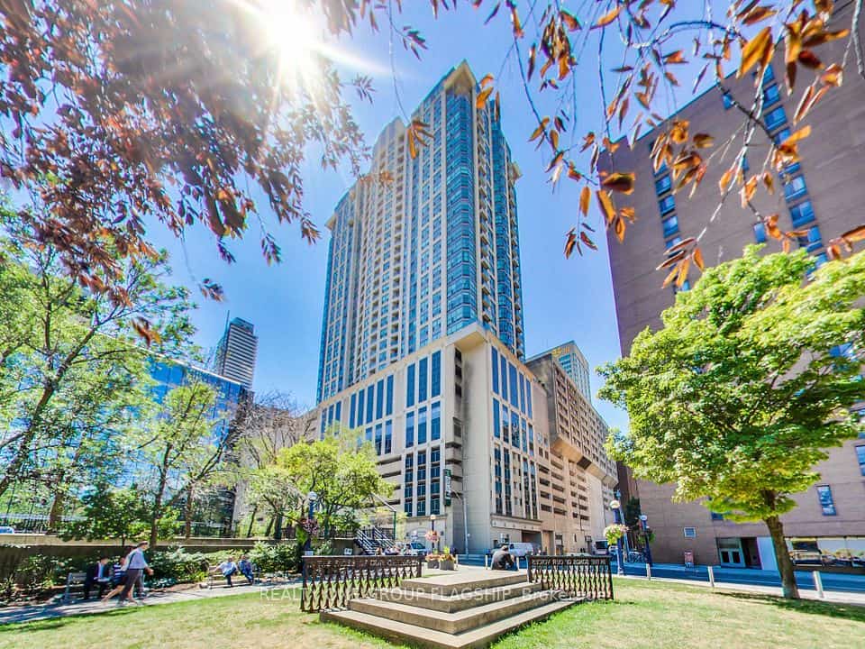 8 Park Road #2013, Toronto, ON M4W 3S5