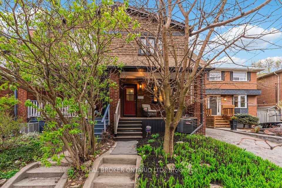 136 Blantyre Avenue, Toronto, ON M1N 2R5