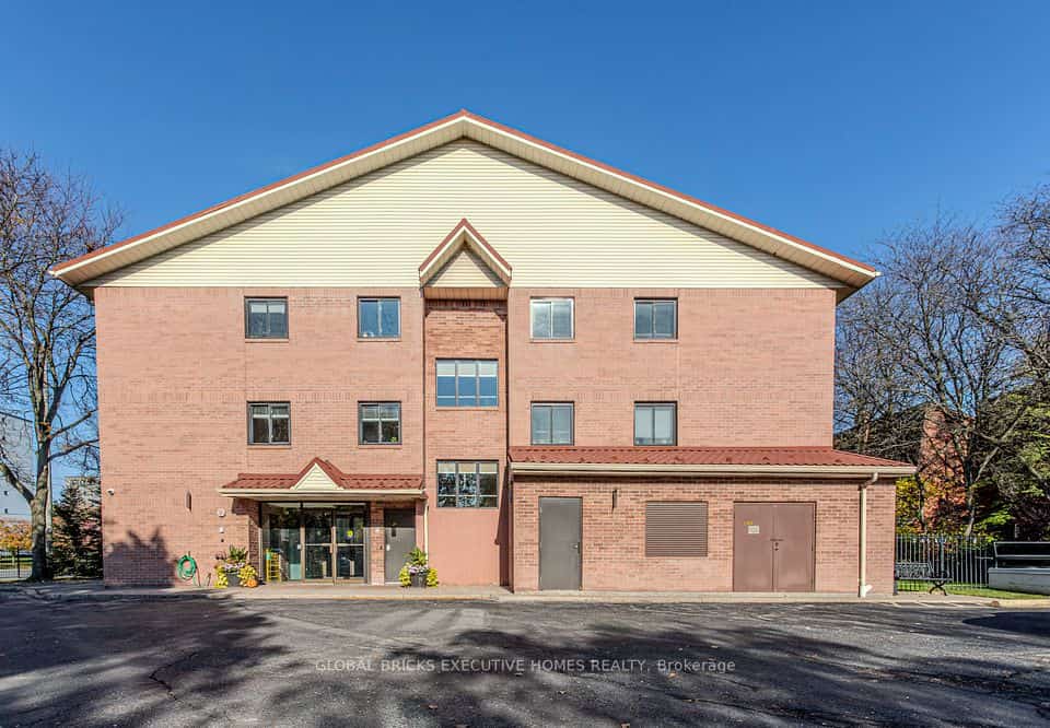 1275 Cornerbrook Place #102, Mississauga, ON L5C 3J3