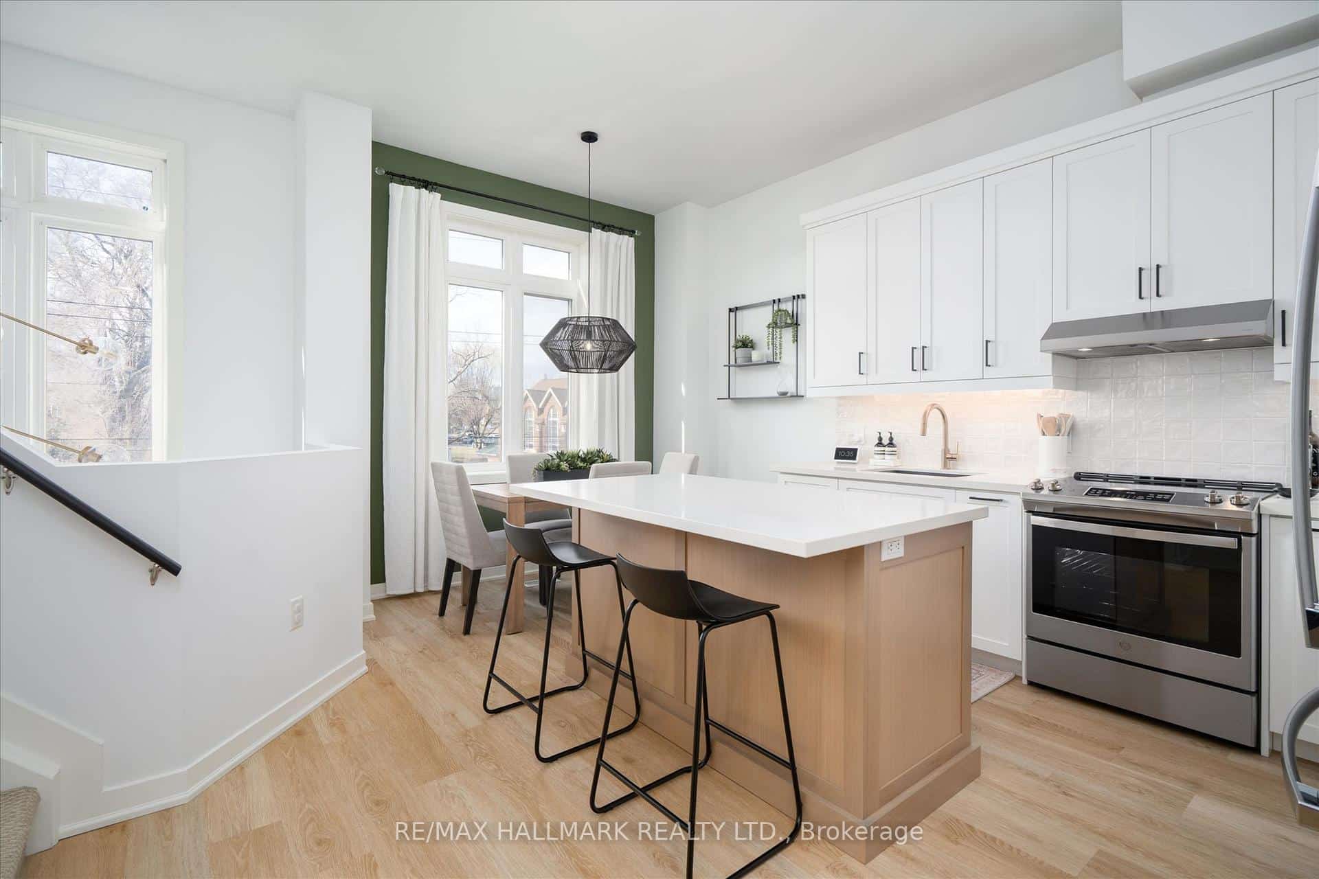 53 Wood Street E, Hamilton, ON L8L 3Y2