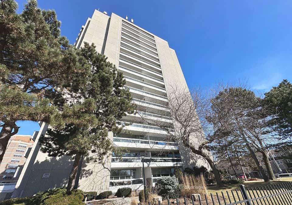 2263 Marine Drive #408, Oakville, ON L6L 5K1