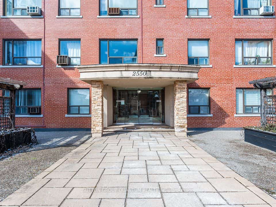 2550 Bathurst Street #218, Toronto, ON M6B 2Z2