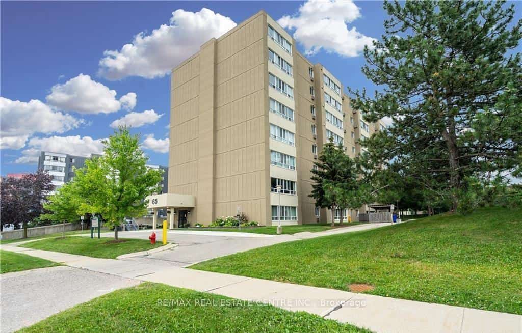 65 Highland Crescent #804, Kitchener, ON N2M 5M8