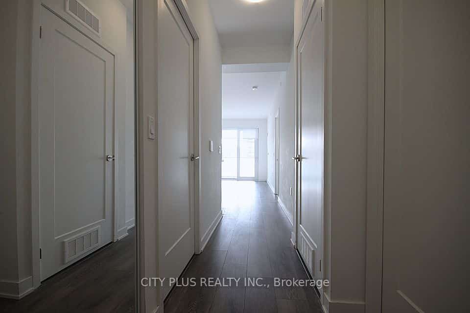 105 Oneida Crescent #809, Richmond Hill, ON L4B 0H6