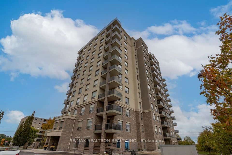 223 Erb Street W #1202, Waterloo, ON N2L 0B3