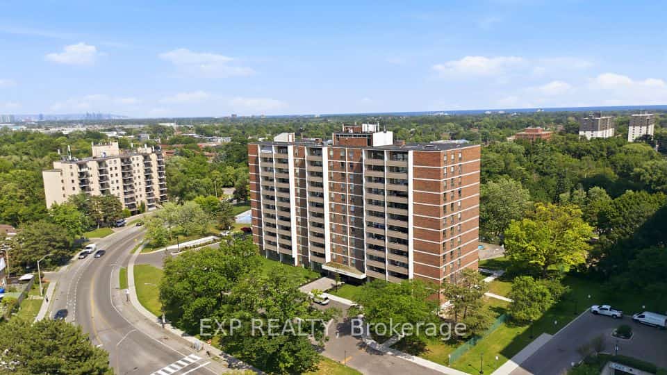 3120 Kirwin Avenue #1102, Mississauga, ON L5A 3R2