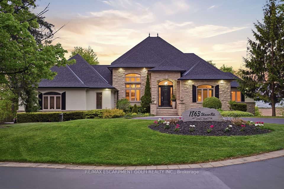 1863 Shaver Road, Hamilton, ON L9G 3L1