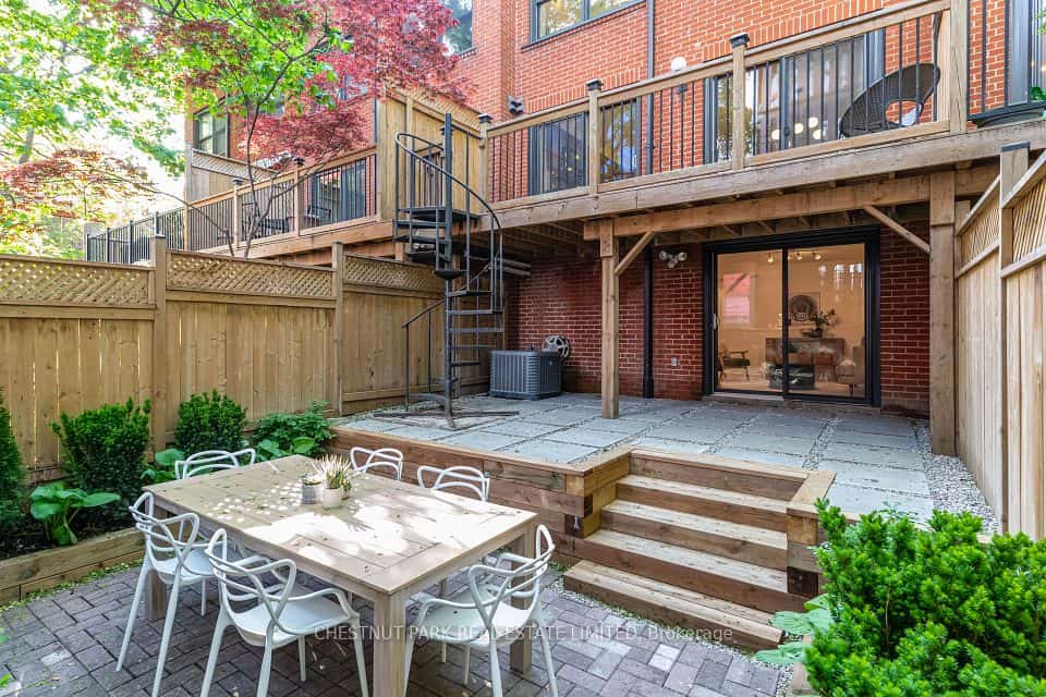 41 Spruce Street #9, Toronto, ON M5A 2H8
