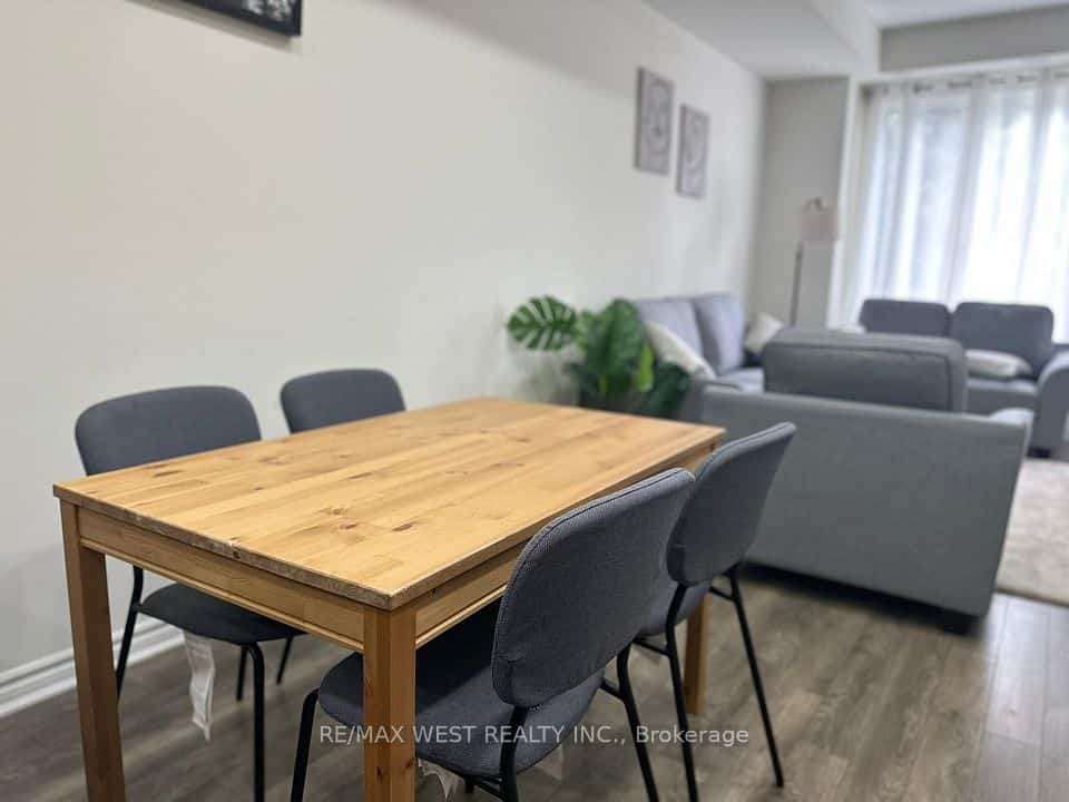 25 Heron Park Place #3, Toronto, ON M1E 0B8