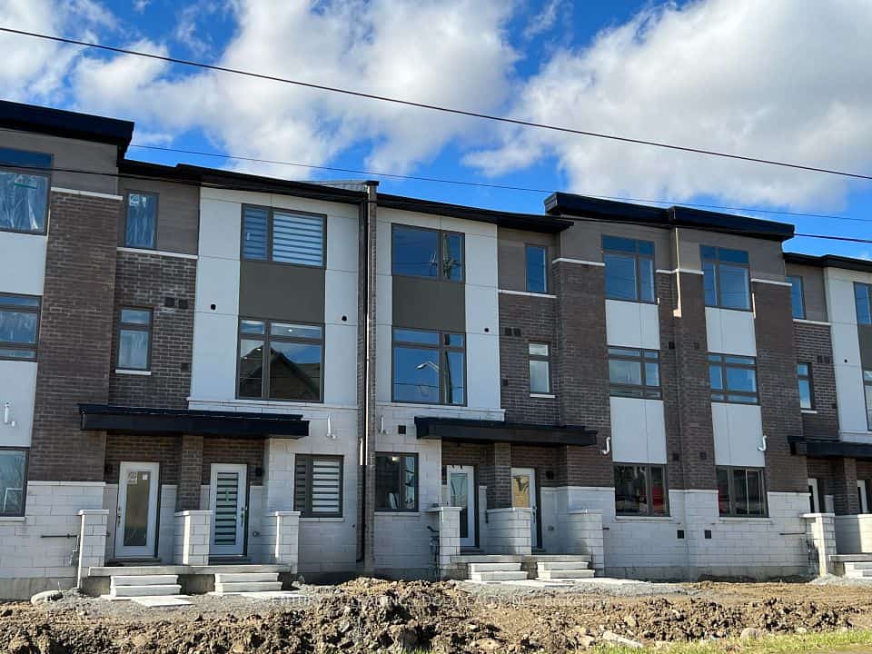 250 Finch Avenue #211, Pickering, ON L1V 0G6