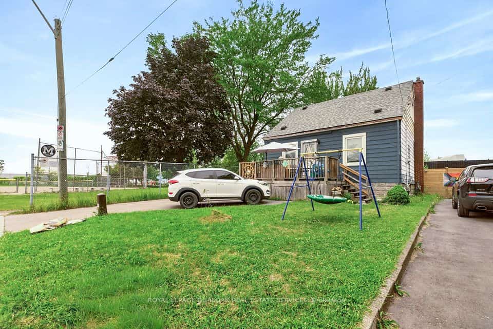 1 Mahony Avenue, Hamilton, ON L8H 3C3