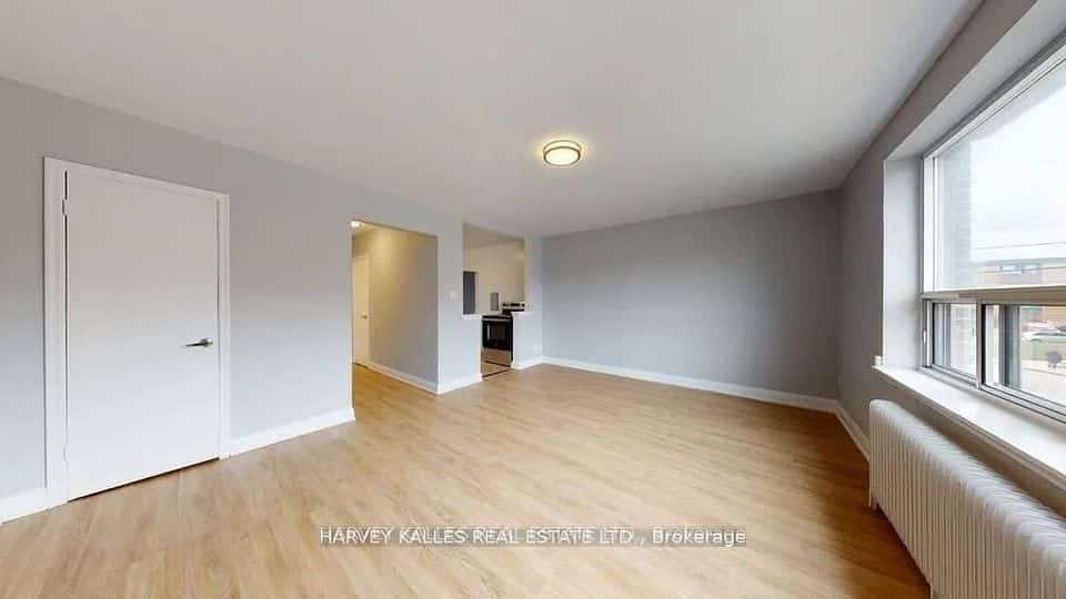 31 Clearview Heights #203, Toronto, ON M6M 2A2
