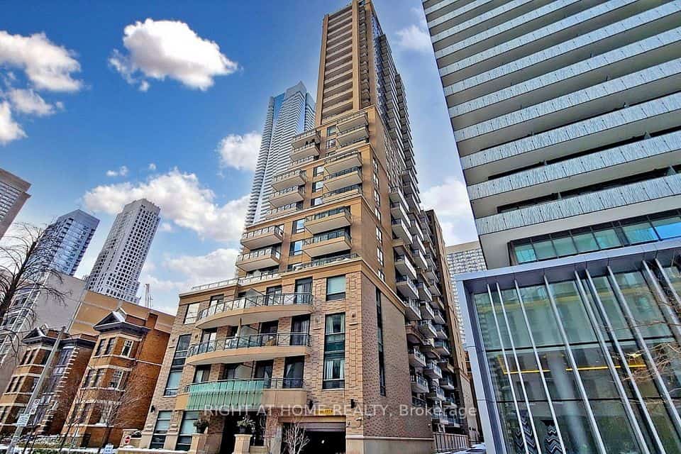 35 Hayden Street #709, Toronto, ON M4Y 3C3