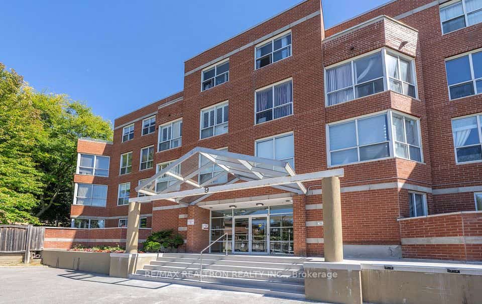 9 Chalmers Road #PH8, Richmond Hill, ON L4B 3N3