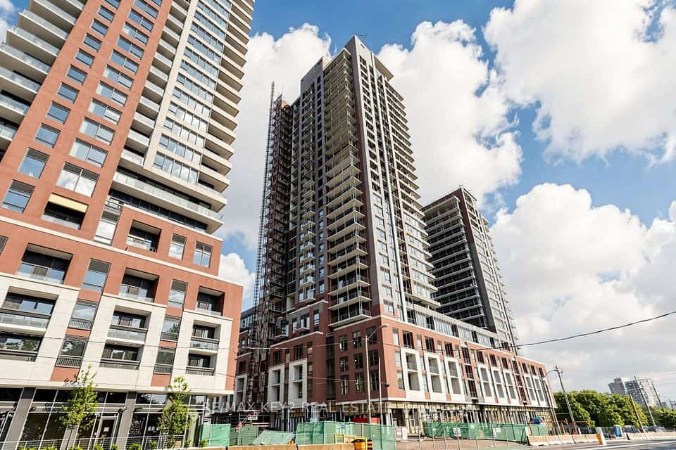 4010 Eglinton Avenue W #706, Toronto, ON M9A 0G5