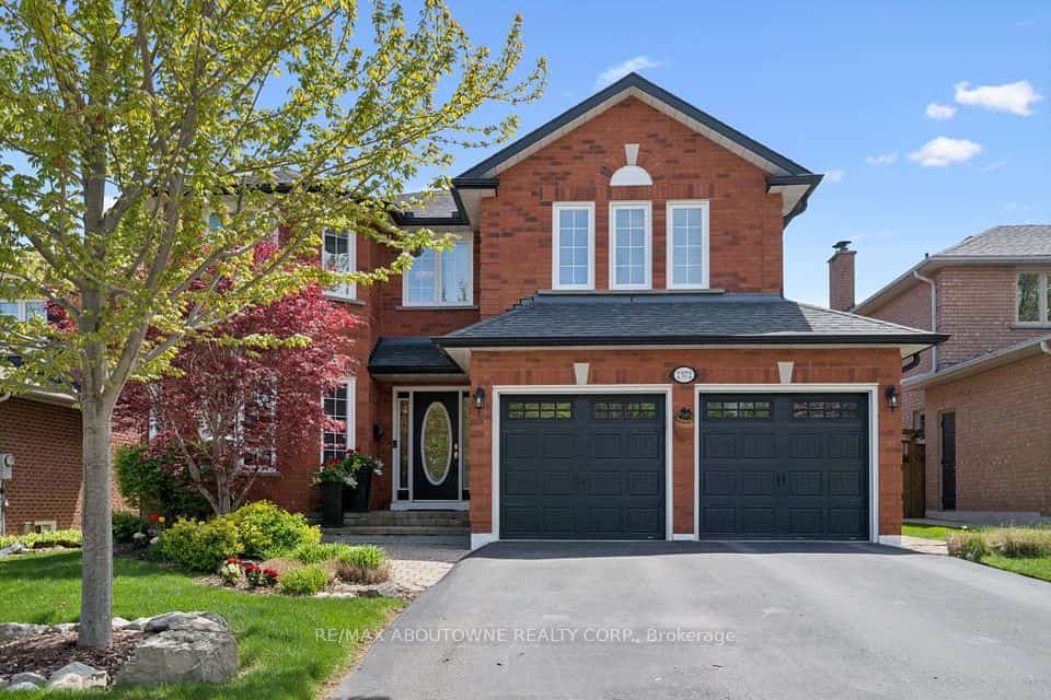 2372 Saugeen Road, Oakville, ON L6H 5X9