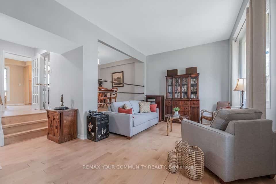 97 Poplar Crescent, Aurora, ON L4G 3M4