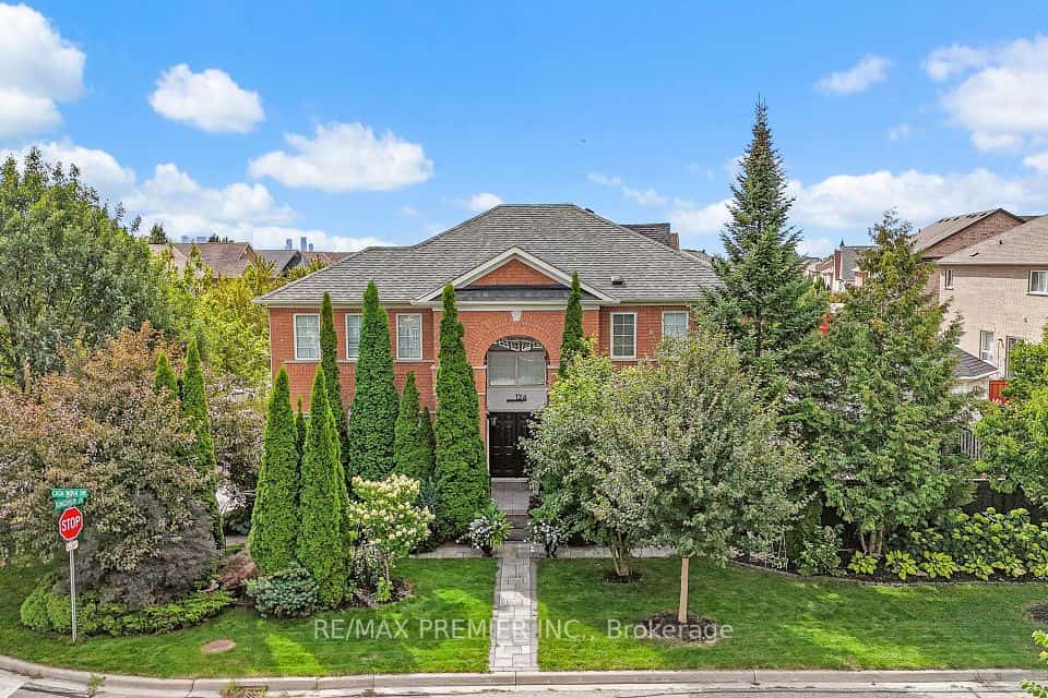 124 Kingsview Drive, Vaughan, ON L4H 3B4