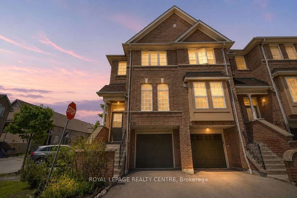 50 Strathaven Drive #110, Mississauga, ON L5R 4E7