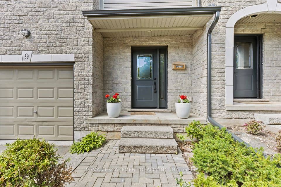 2110 Headon Road, Burlington