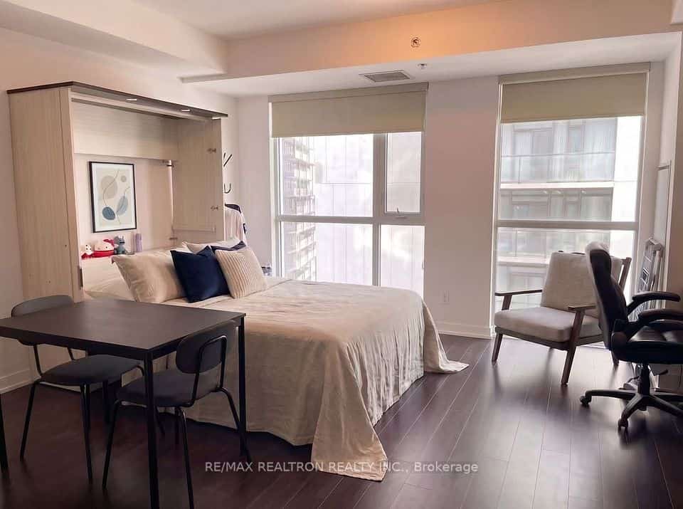 318 Richmond Street #1710, Toronto, ON M5V 0B4