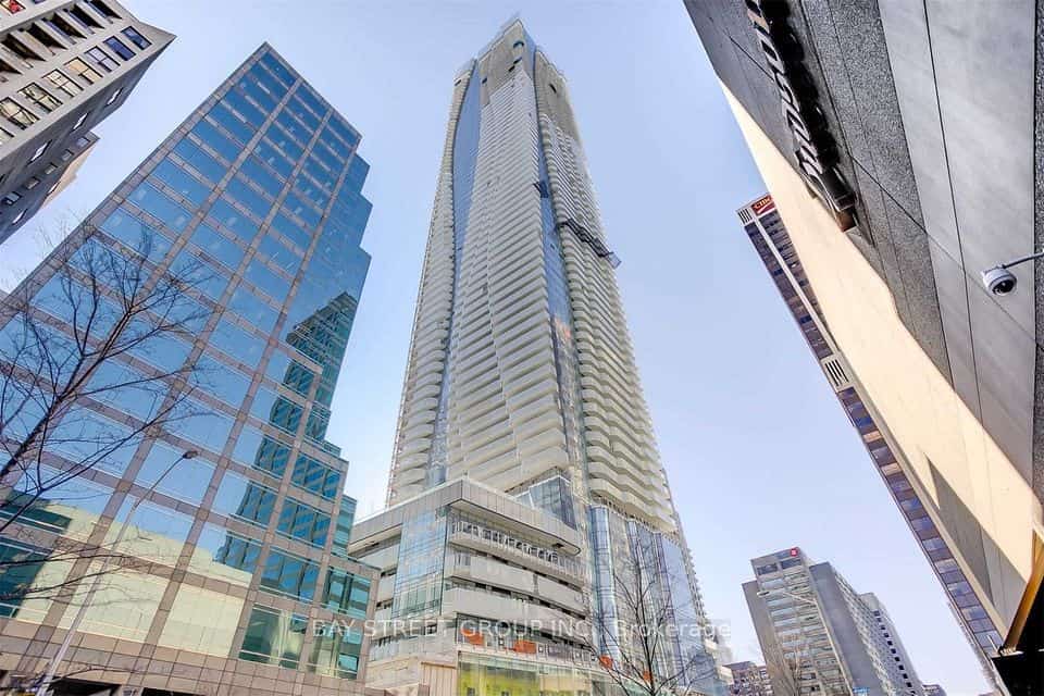 1 Bloor Street E #4108, Toronto, ON M4W 0A8