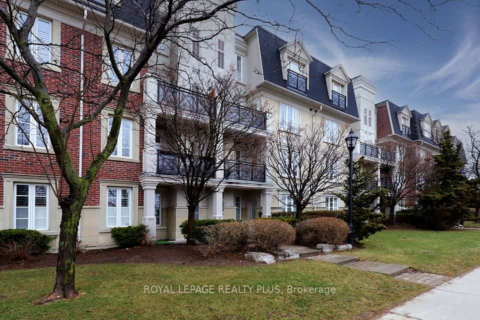 3351 Cawthra Road #215, Mississauga, ON L5A 4N5