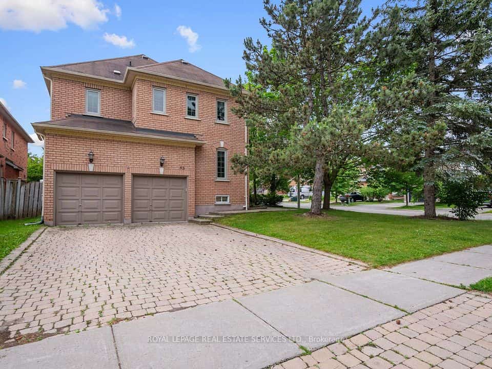 63 Deerglen Terrace, Aurora, ON L4G 6Y2