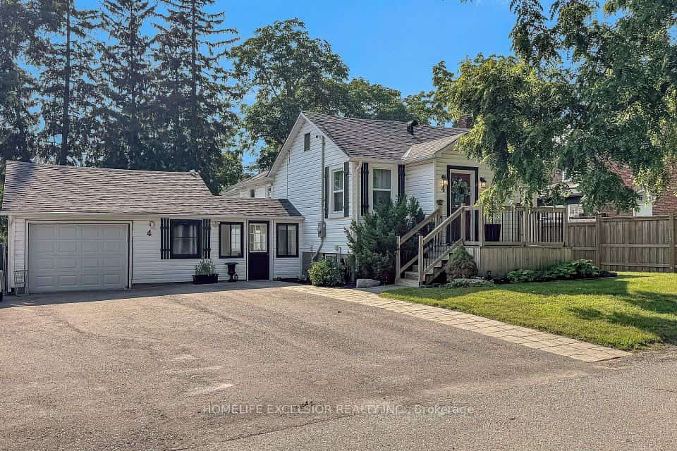 4 Albert Street, Whitchurch-Stouffville, ON L4A 4H1