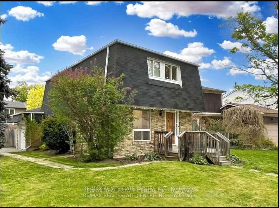 25 Ivanic Court, Whitby, ON L1N 6E3