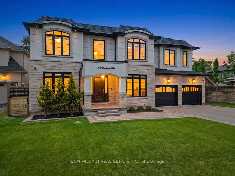 390 Sandhurst Drive, Oakville, ON L6L 4L3
