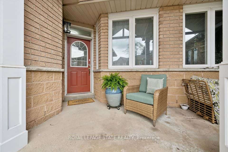 833 Scollard Court #107, Mississauga, ON L5V 2B4