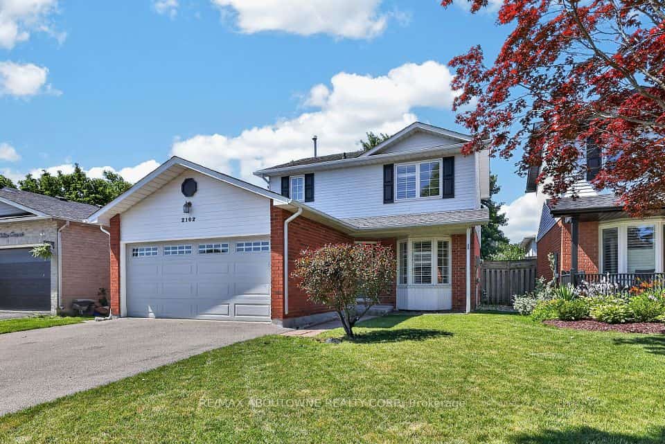 2102 Salma Crescent, Burlington, ON L7M 3T1