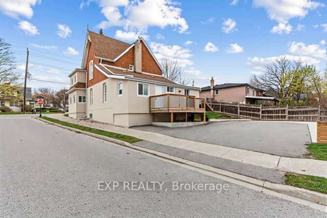 79 Barrie Street E, Bradford West Gwillimbury, ON L3Z 2B7