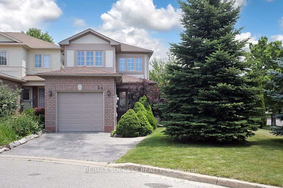 34 Greengrove Way, Whitby, ON L1R 2N4