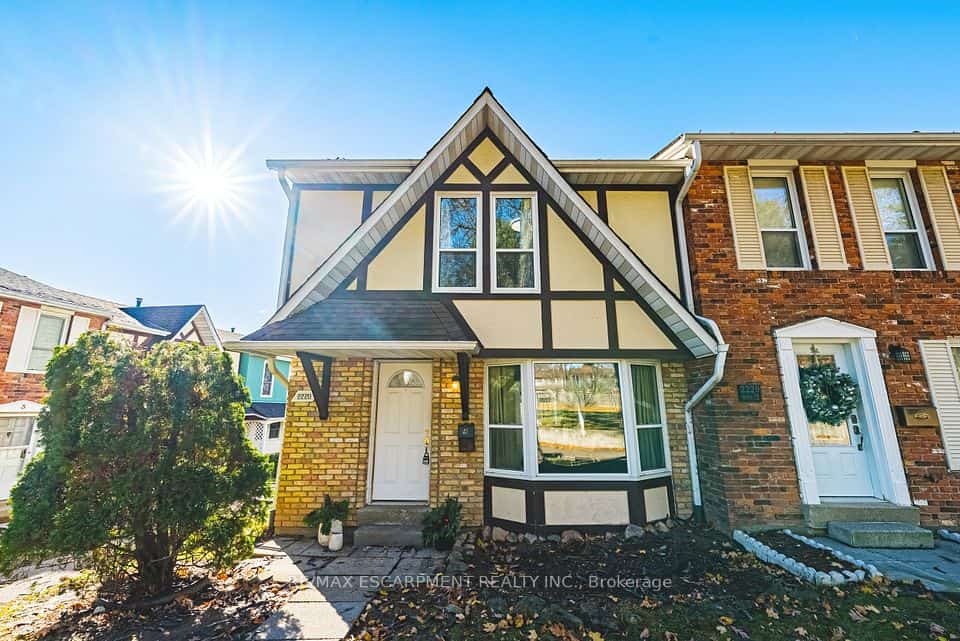 2220 UPPER MIDDLE Road #4, Burlington, ON L7P 3P4