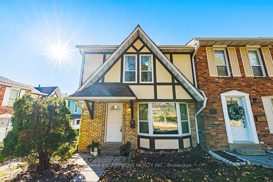 2220 Upper Middle Road, Burlington