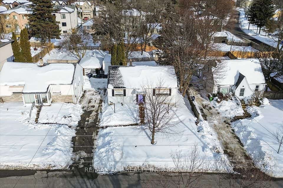 73 Brooklawn Avenue, Toronto, ON M1M 2P7