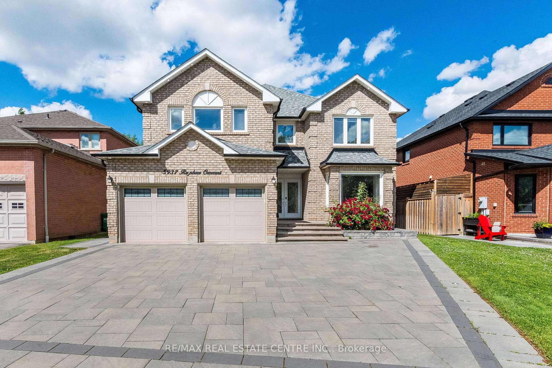 5937 Rayshaw Crescent, Mississauga, ON L5M 2P1