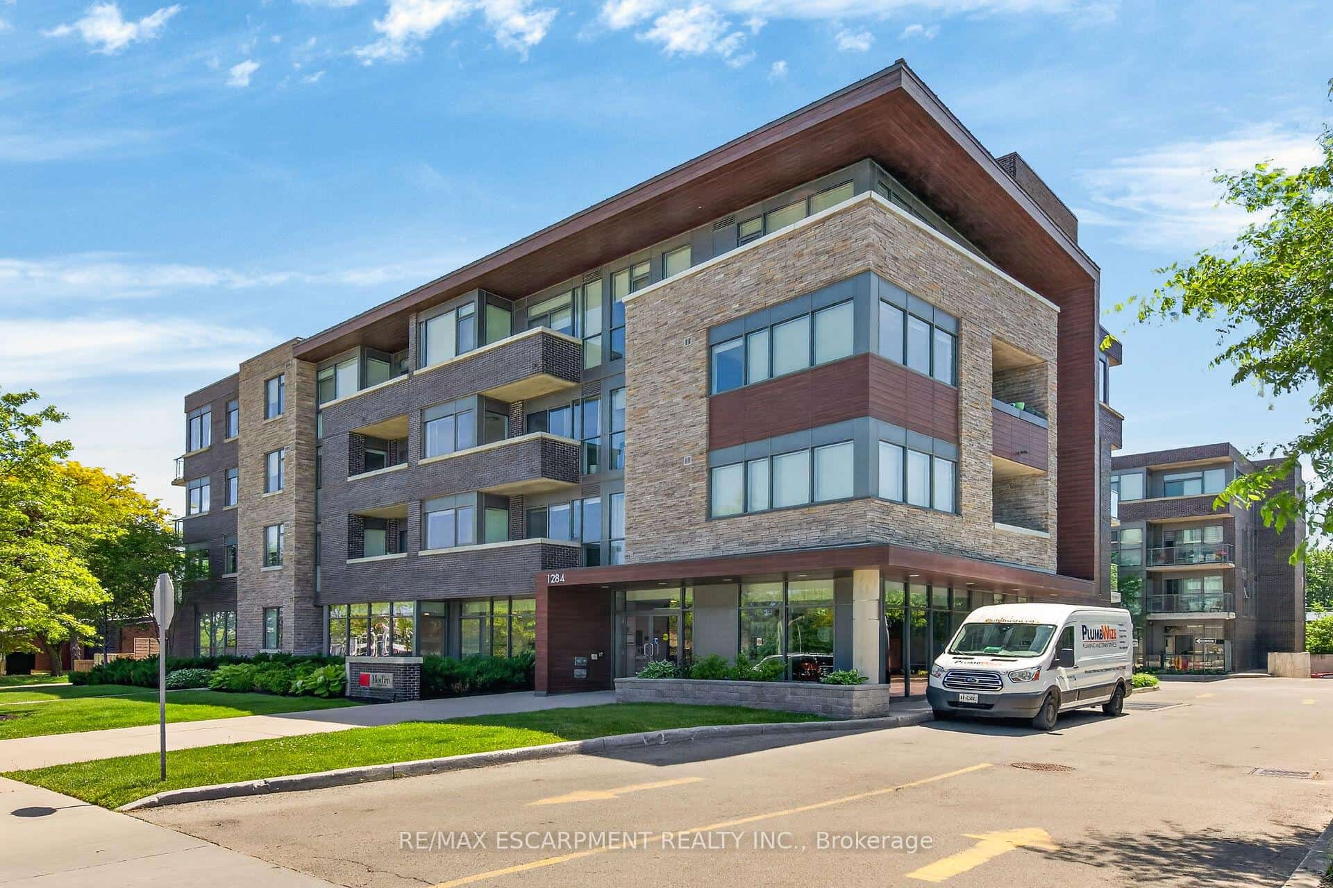 1284 Guelph Line #214, Burlington, ON L7P 0T9