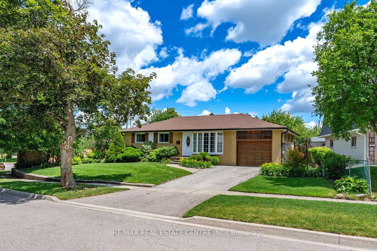 5 Hale Drive, Halton Hills, ON L7G 4C3