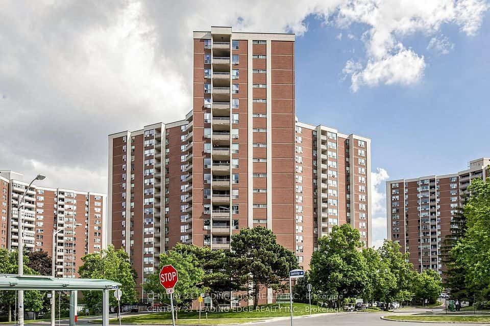 5 Vicora Linkway #304, Toronto, ON M3C 1A7