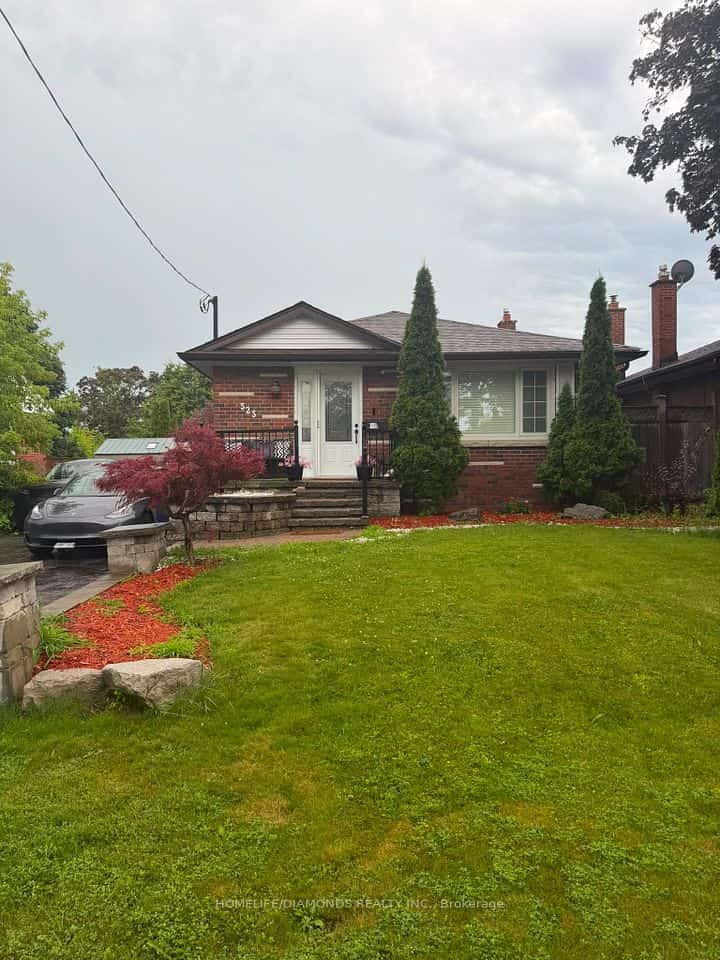 323 Ridgeway Avenue, Oshawa, ON L1J 2T9