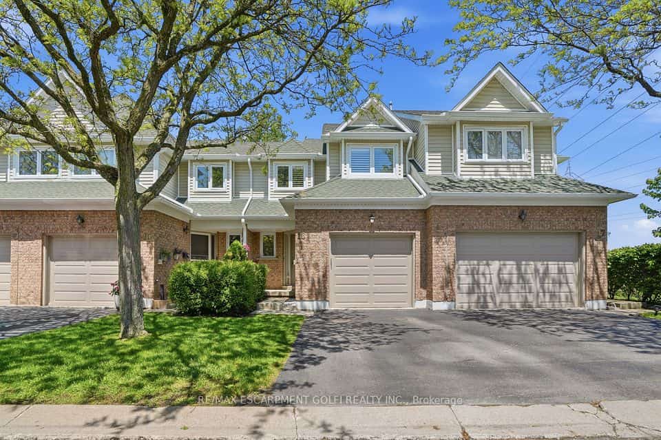 2215 Cleaver Avenue #16, Burlington, ON L7M 4C5