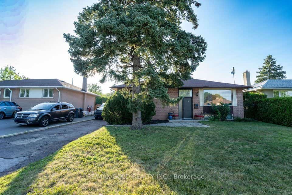 12 Alexandria Crescent, Brampton, ON L6T 1N3